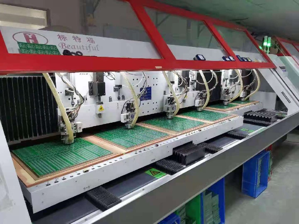 PCB線(xiàn)路板鑼板機(jī)